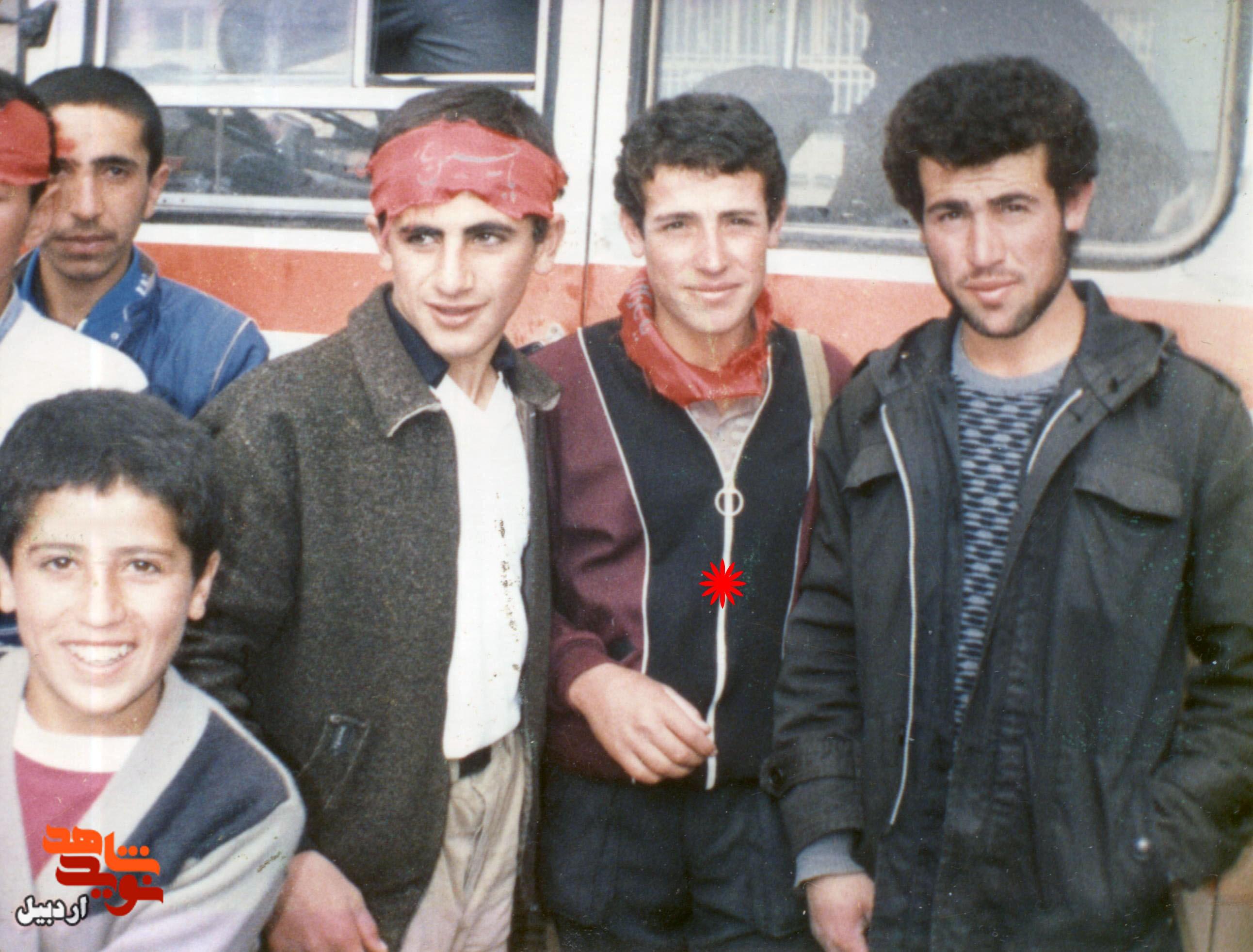 عکسهای کمتر دیده شده از شهید «سهراب عزیزی» منتشر شد عکسهای کمتر دیده شده از شهید «سهراب عزیزی» منتشر شد