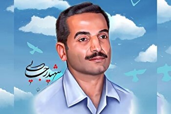 با زندانیان عادی قدم می‌زد