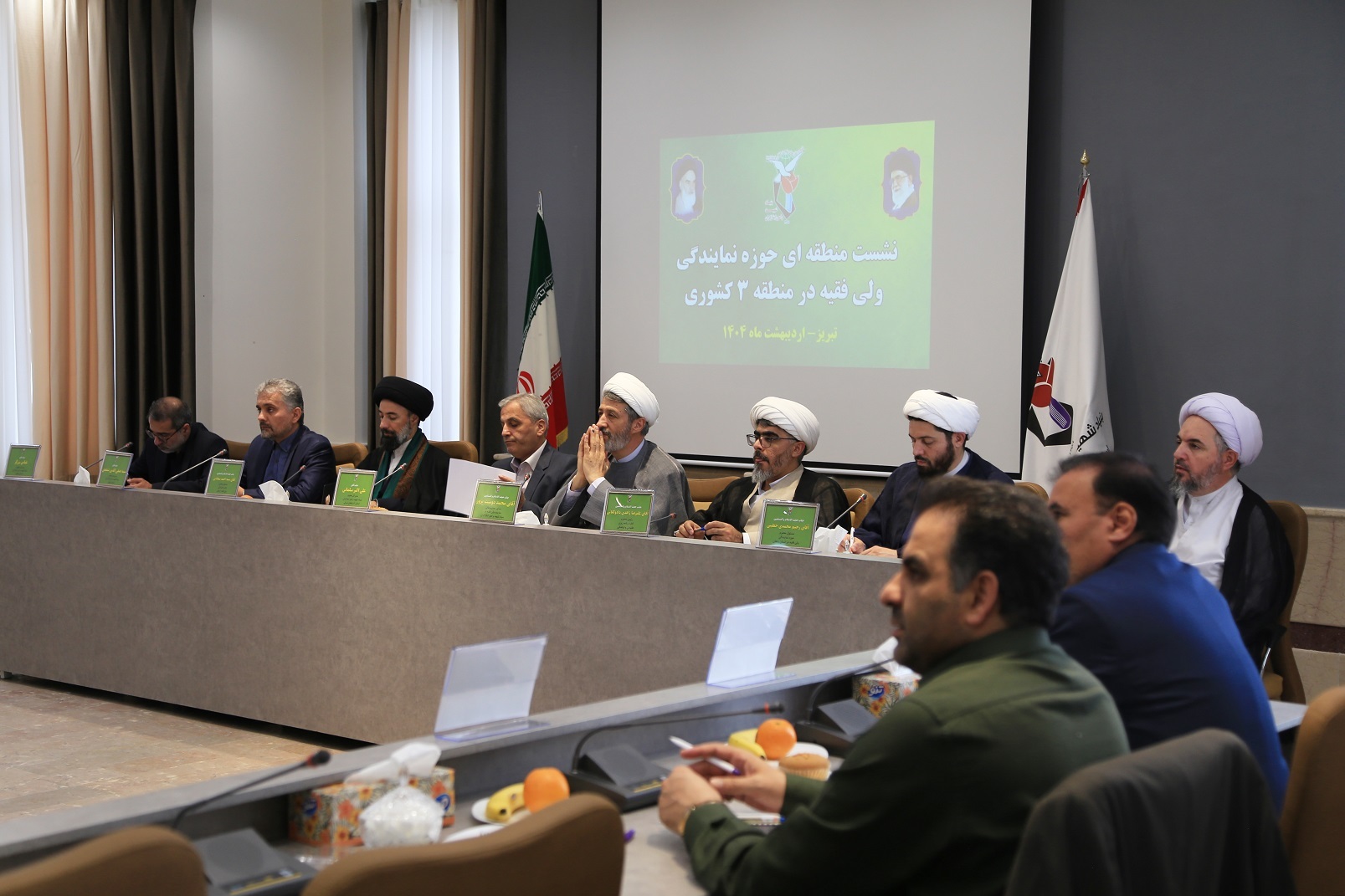 نشست مدیران کل و مسئولان حوزه‌های نمایندگی ولی فقیه بنیاد شهید منطقه ۳ کشور در تبریز