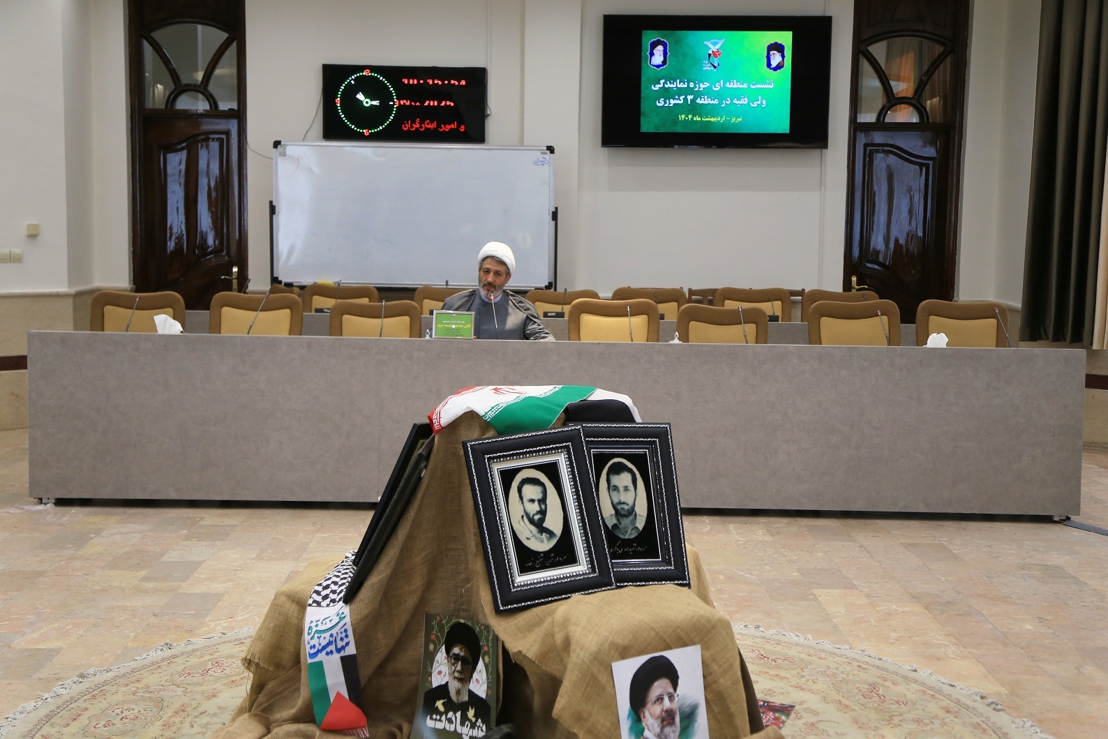 نشست مدیران کل و مسئولان حوزه‌های نمایندگی ولی فقیه بنیاد شهید منطقه ۳ کشور در تبریز