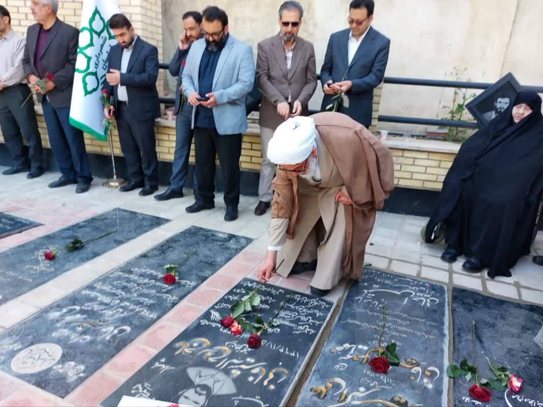 مزار شهدای «سبو کوچک» در لواسانات گلباران و عطرافشانی شد
