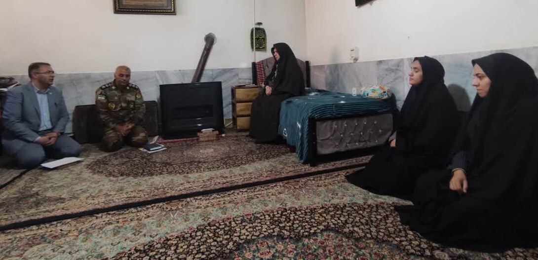 دیدار با مادر شهید «حجت الله آراسته»+ تصاویر