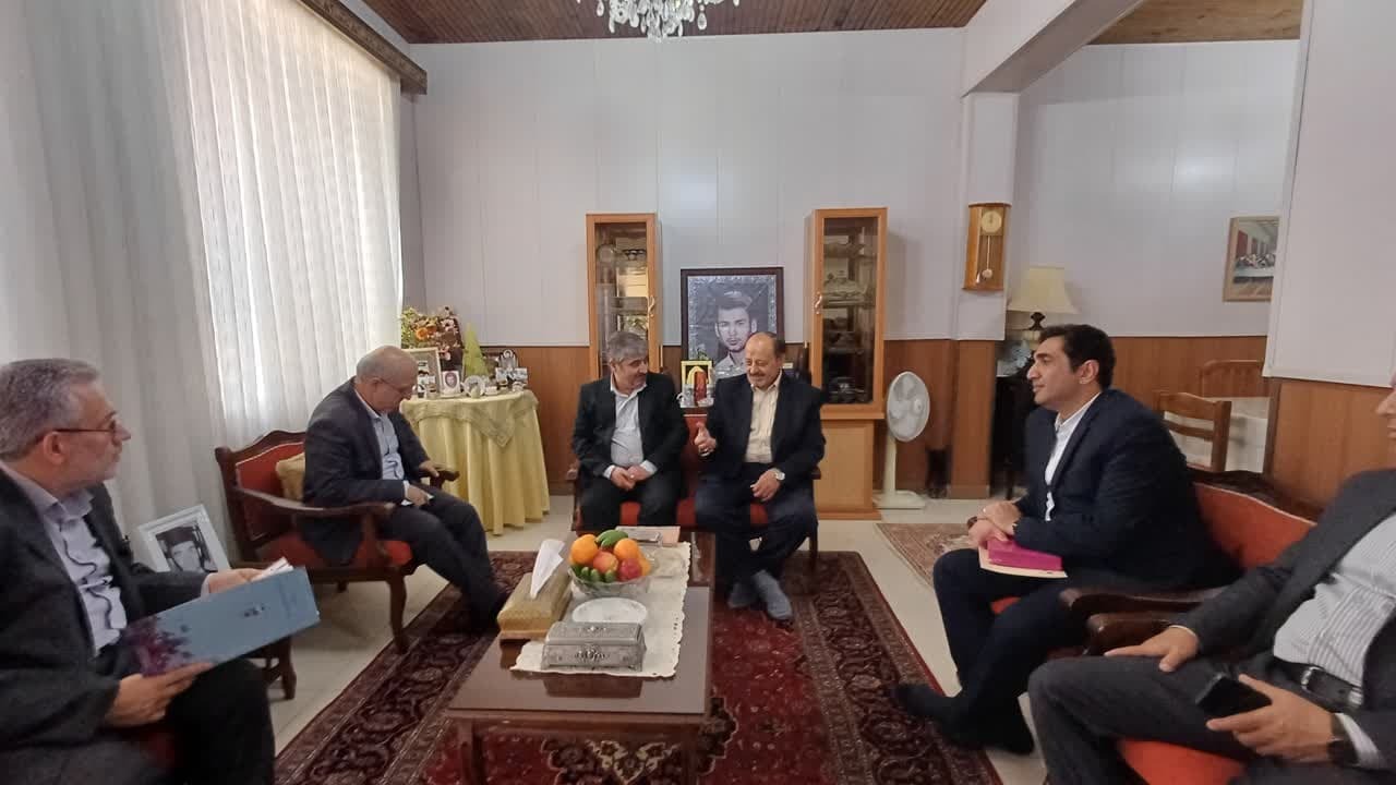 دیدار صمیمانه مدیران بنیاد شهید کشور و گیلان با خانواده معظم شهیدان اصغری در رشت