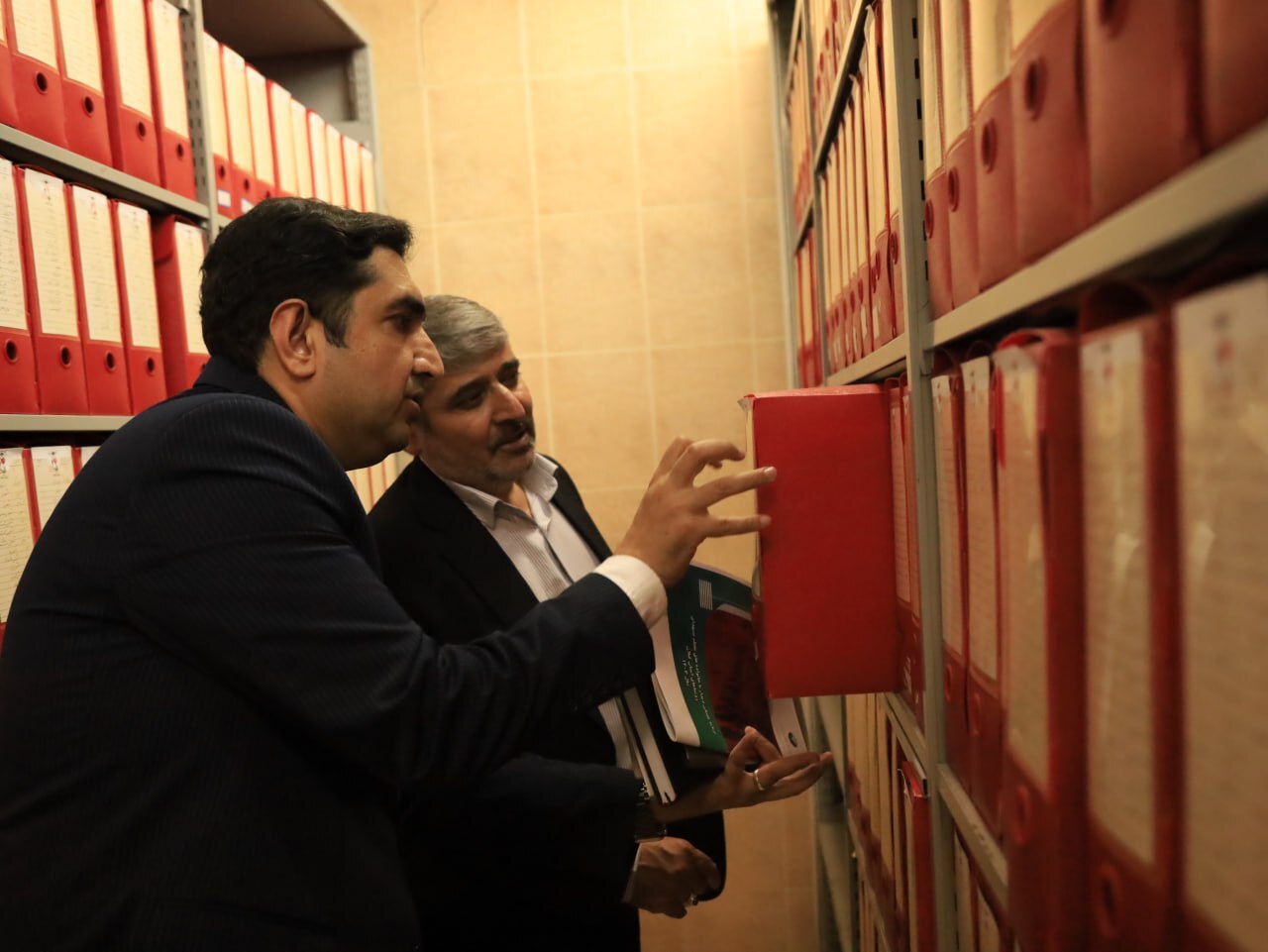 بازدید مدیرکل اسناد و انتشارات بنیاد شهید کشور از مرکز اسناد موزه شهدای گیلان