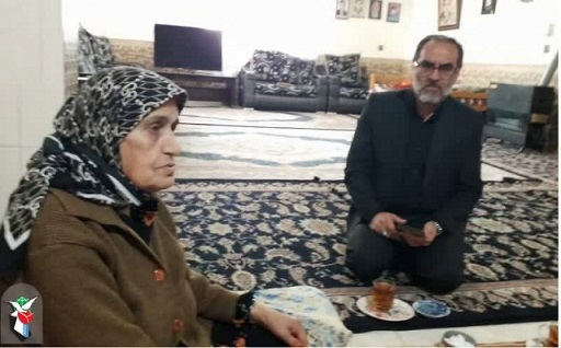 تکریم مدیرکل بنیاد مازندران از مادر شهید «سید جعفر مظفری» در قائم شهر