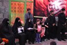 قاب تصاویر عزاداری در جوار گلزار شهدای گمنام به یاد شهید «حسن رسولی»