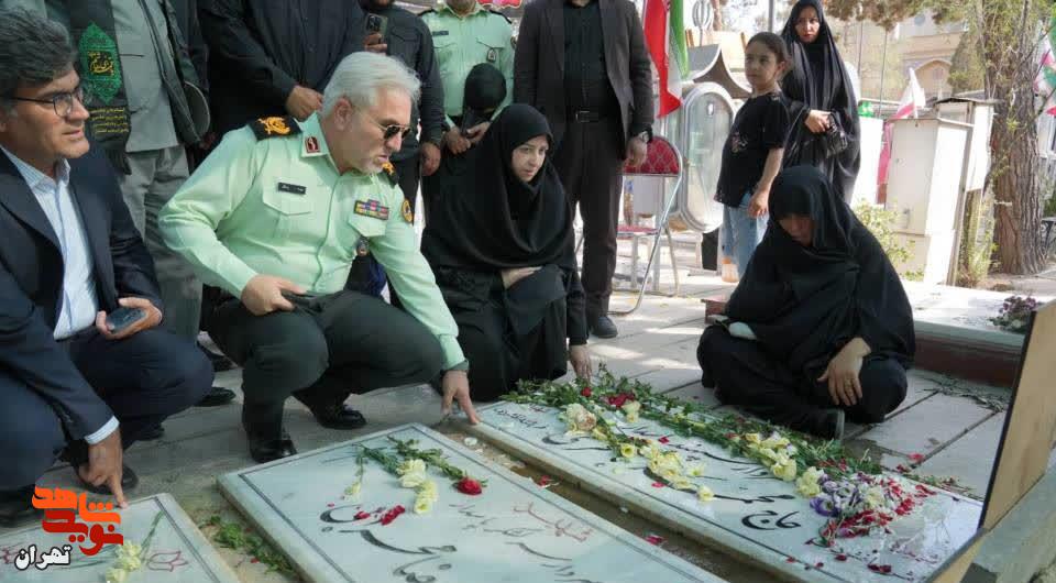 ادای احترام شینا انصاری معاون رئیس جمهور به شهدای مقاومت در بهشت زهرا