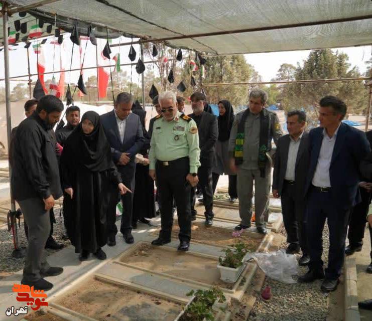 ادای احترام شینا انصاری معاون رئیس جمهور به شهدای مقاومت در بهشت زهرا