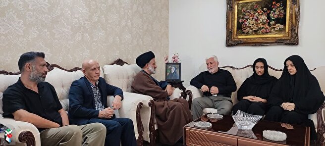 ابلاغ سلام و تسلیت مقام معظم رهبری به خانواده‌ معظم «شهیده زهره سادات حسینی»