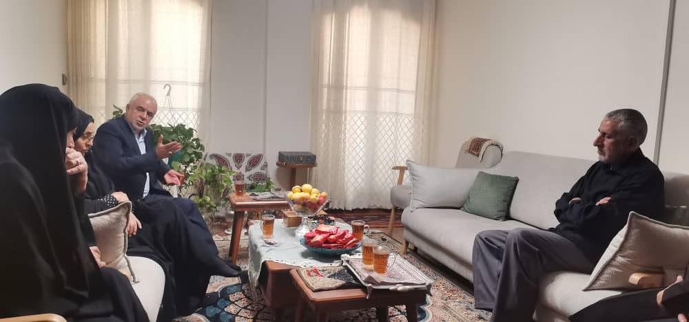 دیدار رئیس بنیاد شهید و امور ایثارگران با خانواده شهدای فراجا در حمله تروریستی رژیم اشغالگر صهیونیست