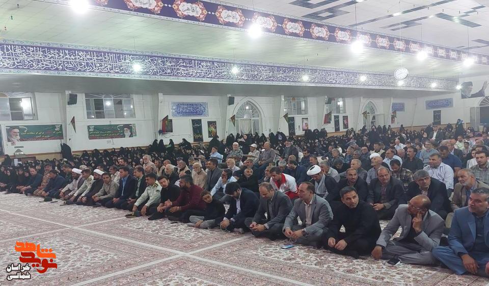 تصاویر/برگزاری نمایشگاه عکس و رونمایی از چهار عنوان کتاب انتشارات معبر با موضوع زن و دفاع مقدس خراسان شمالی