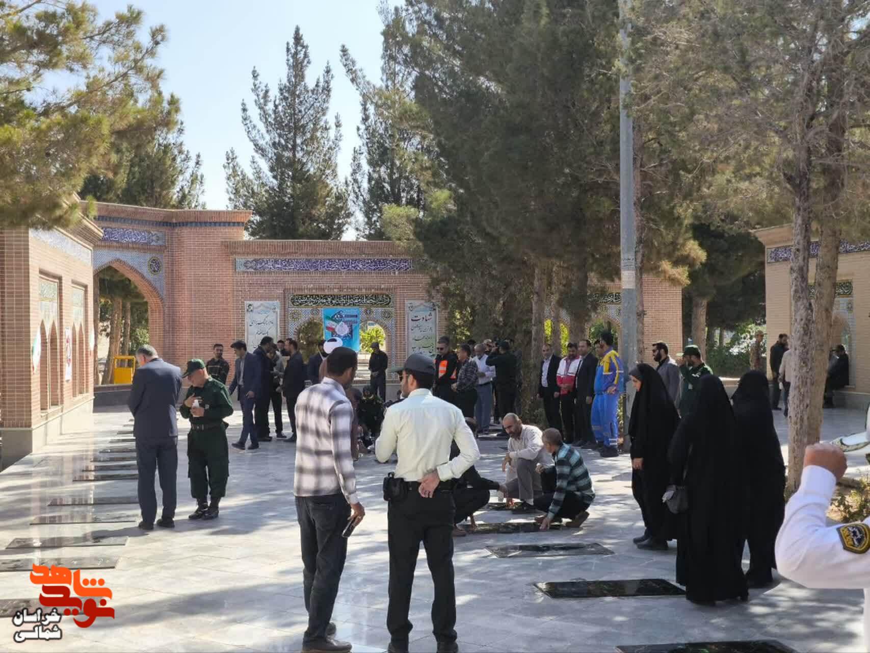 غبارروبی و عطرافشانی مزار شهدا=تصاویر