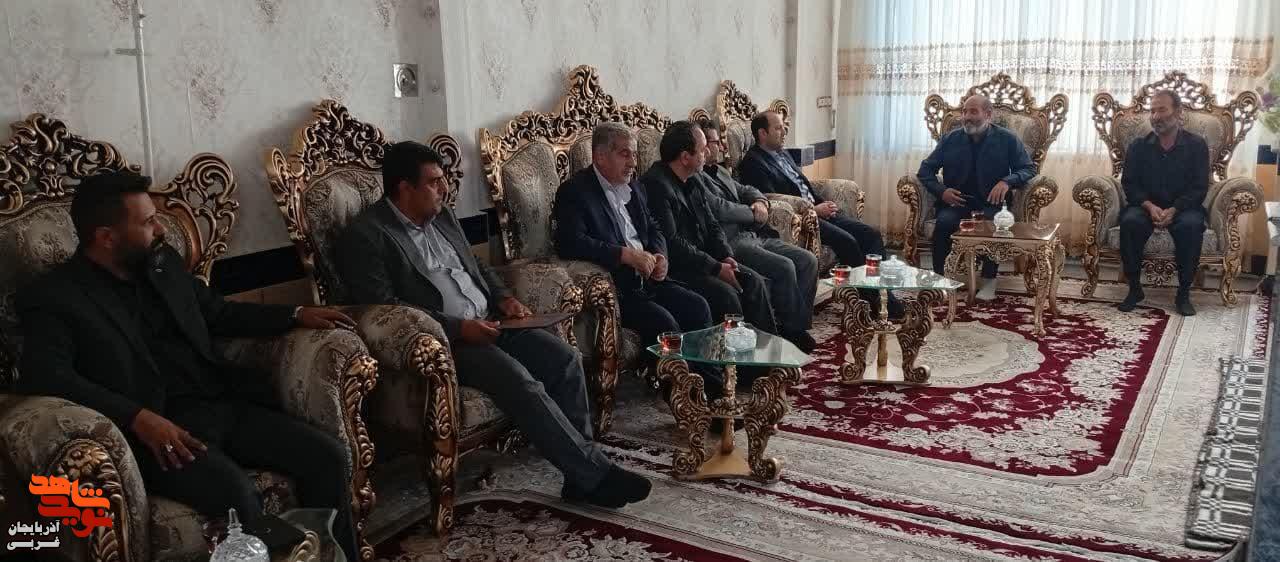 دیدار مدیرکل بنیاد شهید و امورایثارگران آذربایجان غربی با خانواده های شهید  «سجاد بختیاری» و «علیرضا خدادادی» در میاندوآب