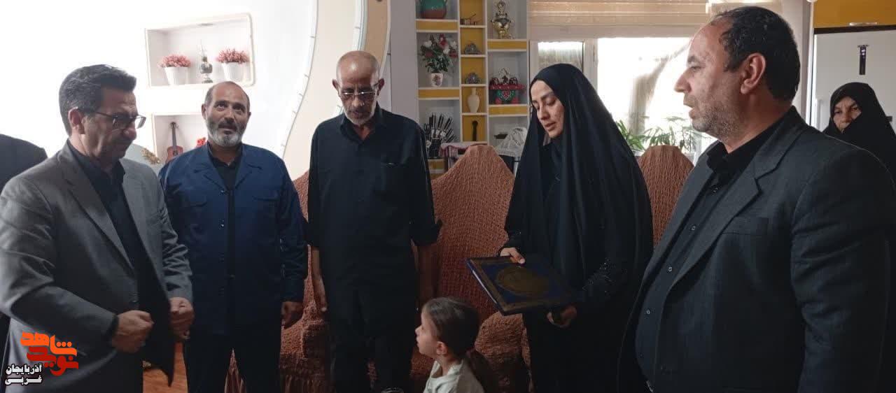 دیدار مدیرکل بنیاد شهید و امورایثارگران آذربایجان غربی با خانواده های شهید  «سجاد بختیاری» و «علیرضا خدادادی» در میاندوآب