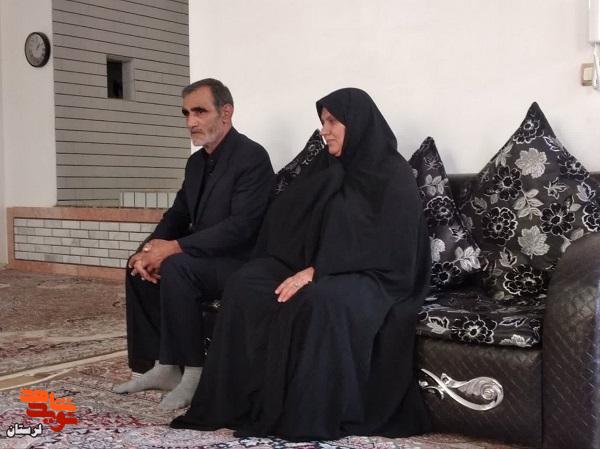 دیدار مدیرکل بنیاد شهید لرستان با خانواده شهید «علیرضا کرم زاده»