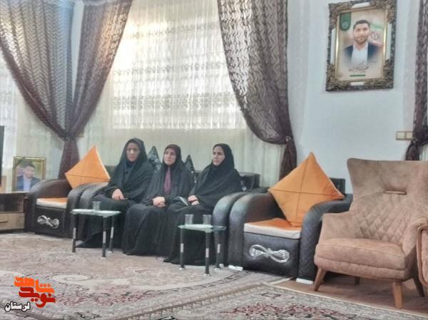 دیدار مدیرکل بنیاد شهید لرستان با خانواده شهید «علیرضا کرم زاده»