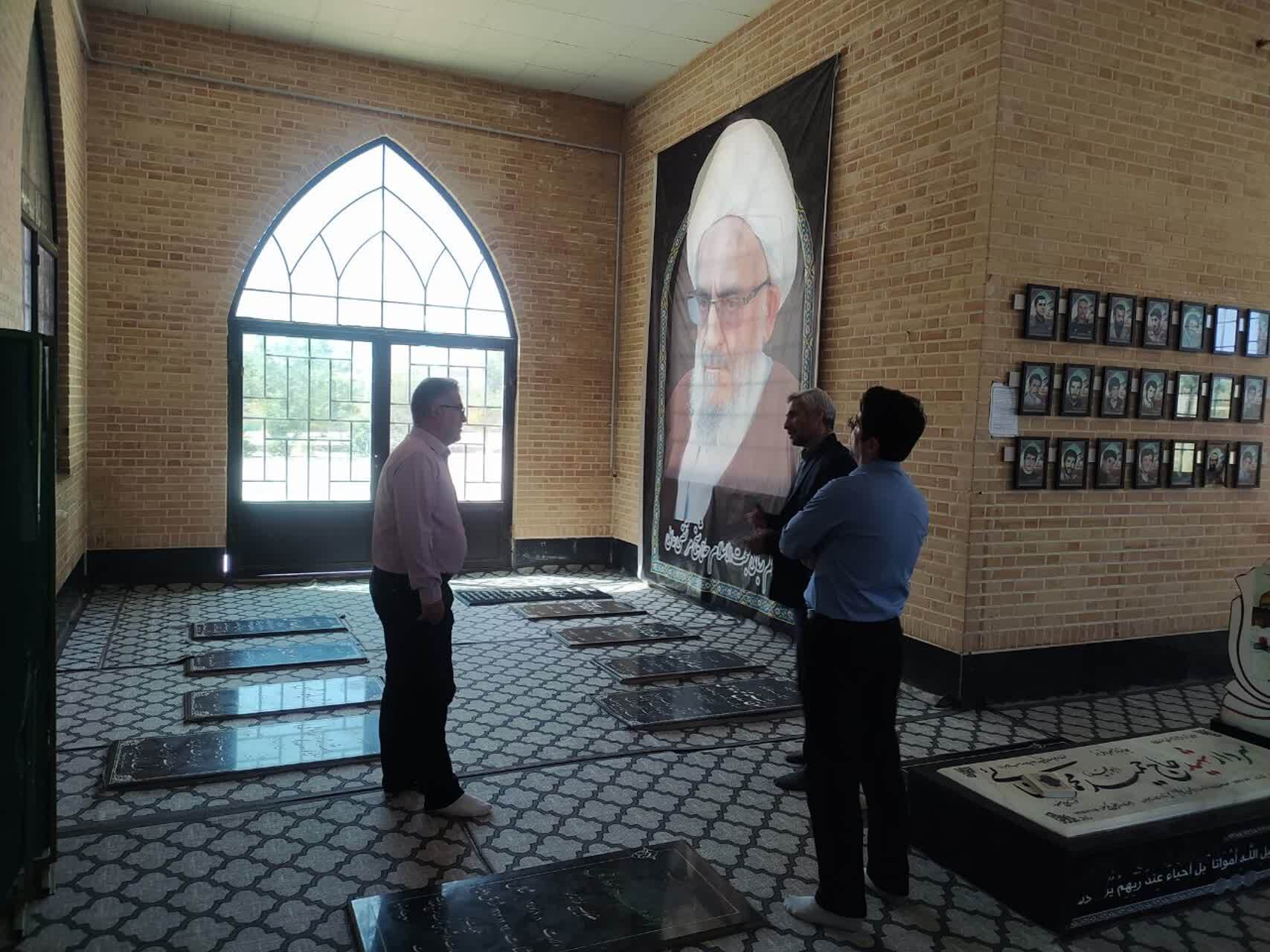 مسئولان از روند ساماندهی گلزار شهدای شال بازدید کرد مسئولان از روند ساماندهی گلزار شهدای شال بازدید کرد