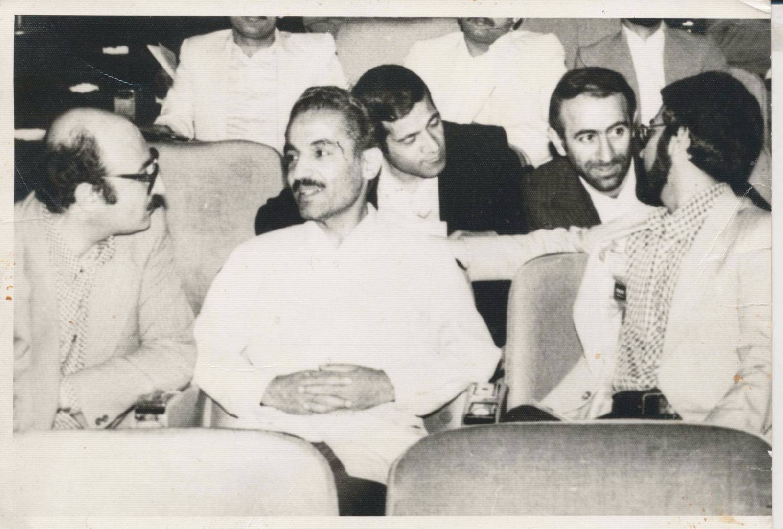 دل به «رجا» سپرد و ره، از پی «باهنر» گرفت.