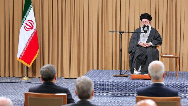 ضرورت تقویت مؤلفه‌های قدرت و عزت ملی/ معیشت مردم مهم‌ترین مسئله است