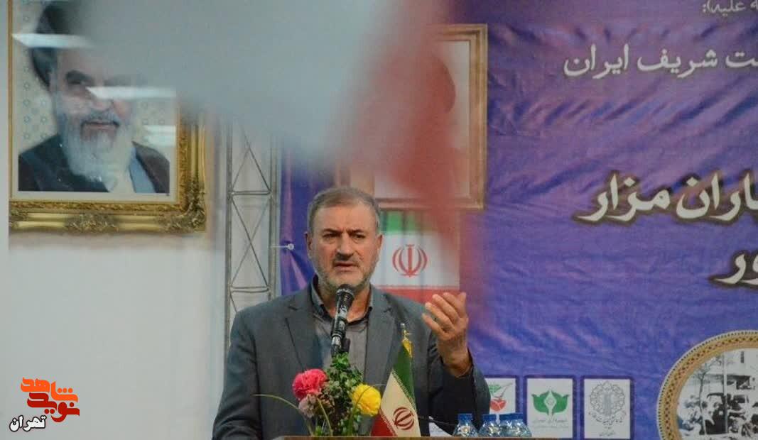 گزارش تصویری/مراسم عطرافشانی و گلباران شهدای هفدهم شهریور سال ۵۷ برگزار شد