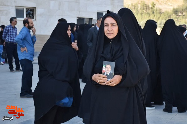 بدرقه خانواده شهدای اقتدار ایران جهت دیدار با رهبر انقلاب