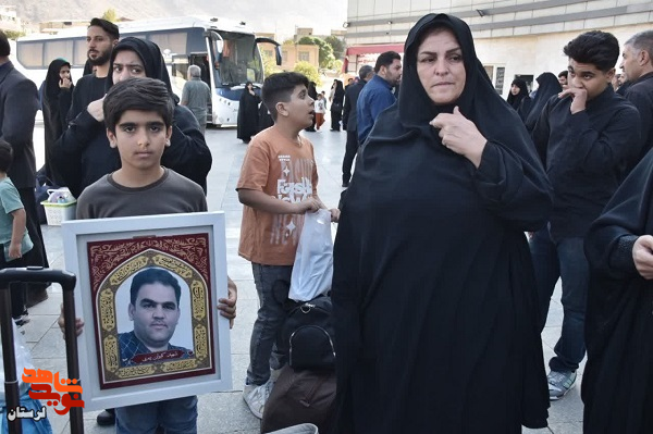 بدرقه خانواده شهدای اقتدار ایران جهت دیدار با رهبر انقلاب