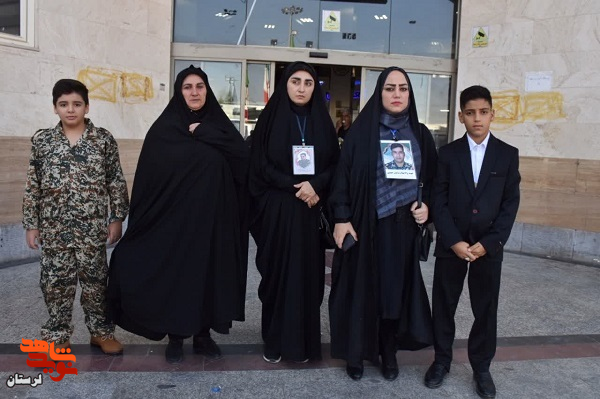 بدرقه خانواده شهدای اقتدار ایران جهت دیدار با رهبر انقلاب