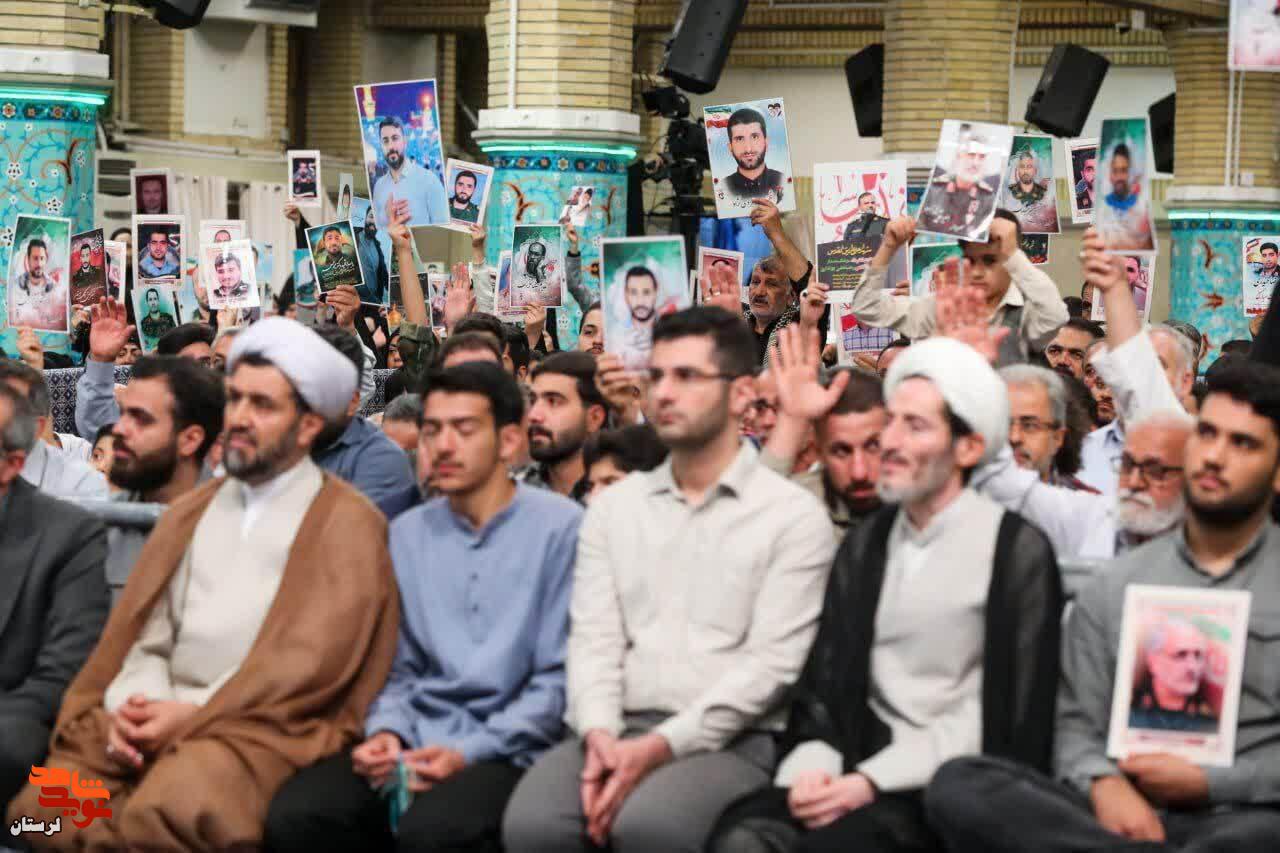 دیدار خانواده شهدای لرستانی دفاع مقدس ۱۲ روزه با رهبر انقلاب