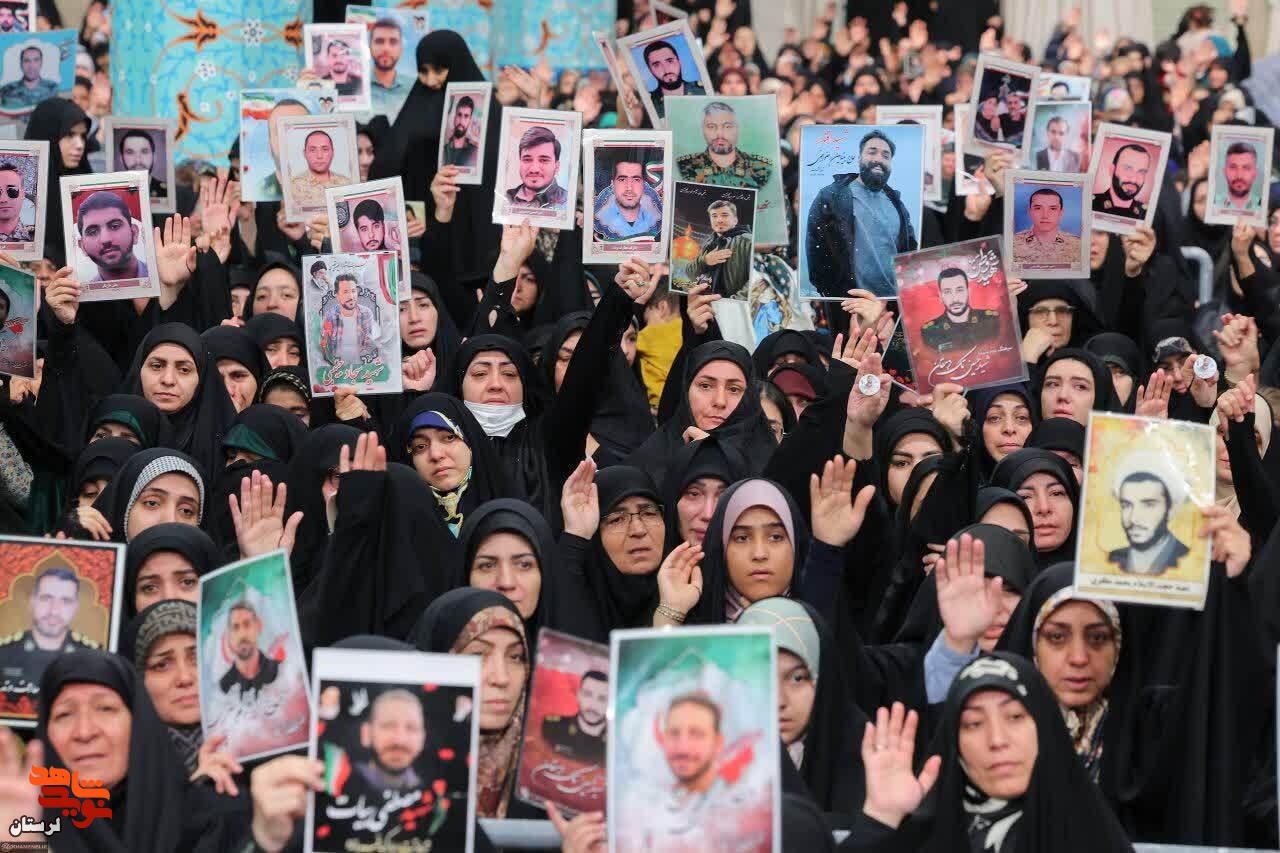 دیدار خانواده شهدای لرستانی دفاع مقدس ۱۲ روزه با رهبر انقلاب