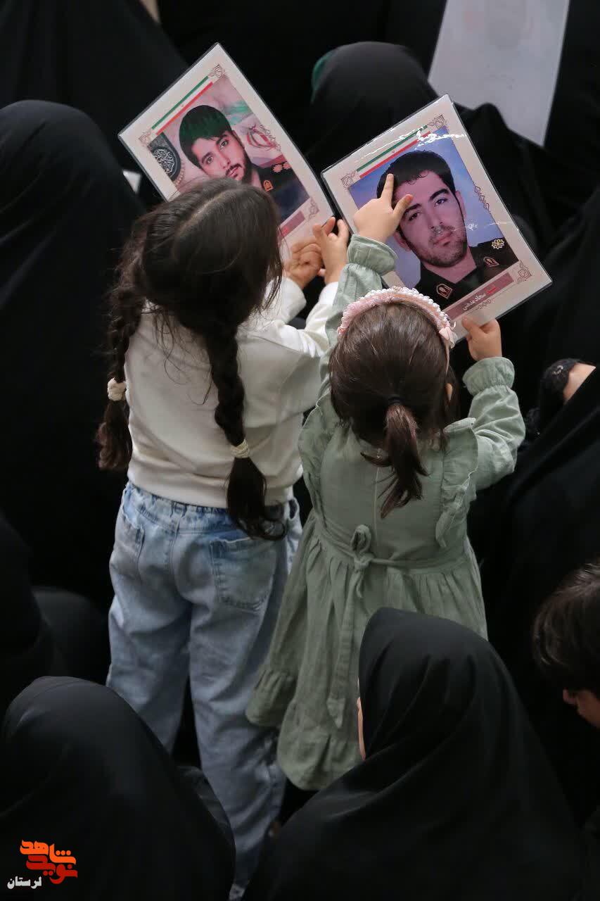 دیدار خانواده شهدای لرستانی دفاع مقدس ۱۲ روزه با رهبر انقلاب