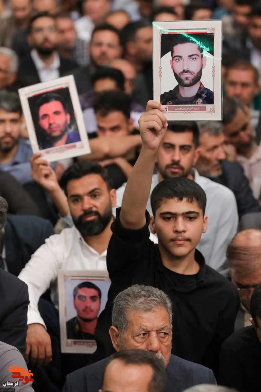 دیدار خانواده شهدای لرستانی دفاع مقدس ۱۲ روزه با رهبر انقلاب