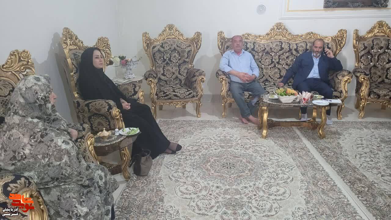 دیدار جمعی از مسئولان میاندوآب با خانواده ایثارگران