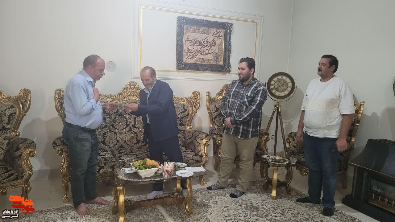 دیدار جمعی از مسئولان میاندوآب با خانواده ایثارگران