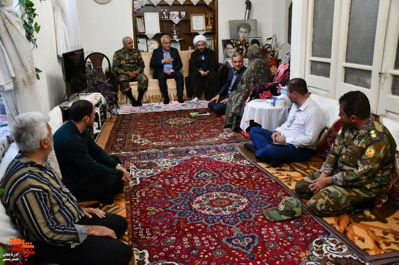 دیدارمسئولان شهر خوی با خانواده شهدا و ایثارگران