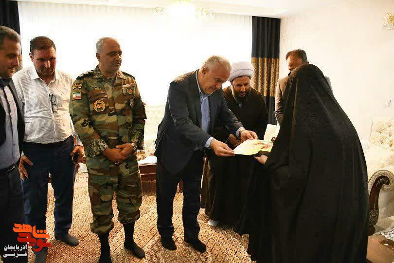 دیدارمسئولان شهر خوی با خانواده شهدا و ایثارگران