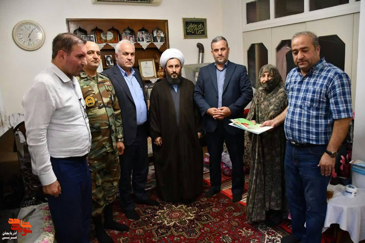 دیدارمسئولان شهر خوی با خانواده شهدا و ایثارگران