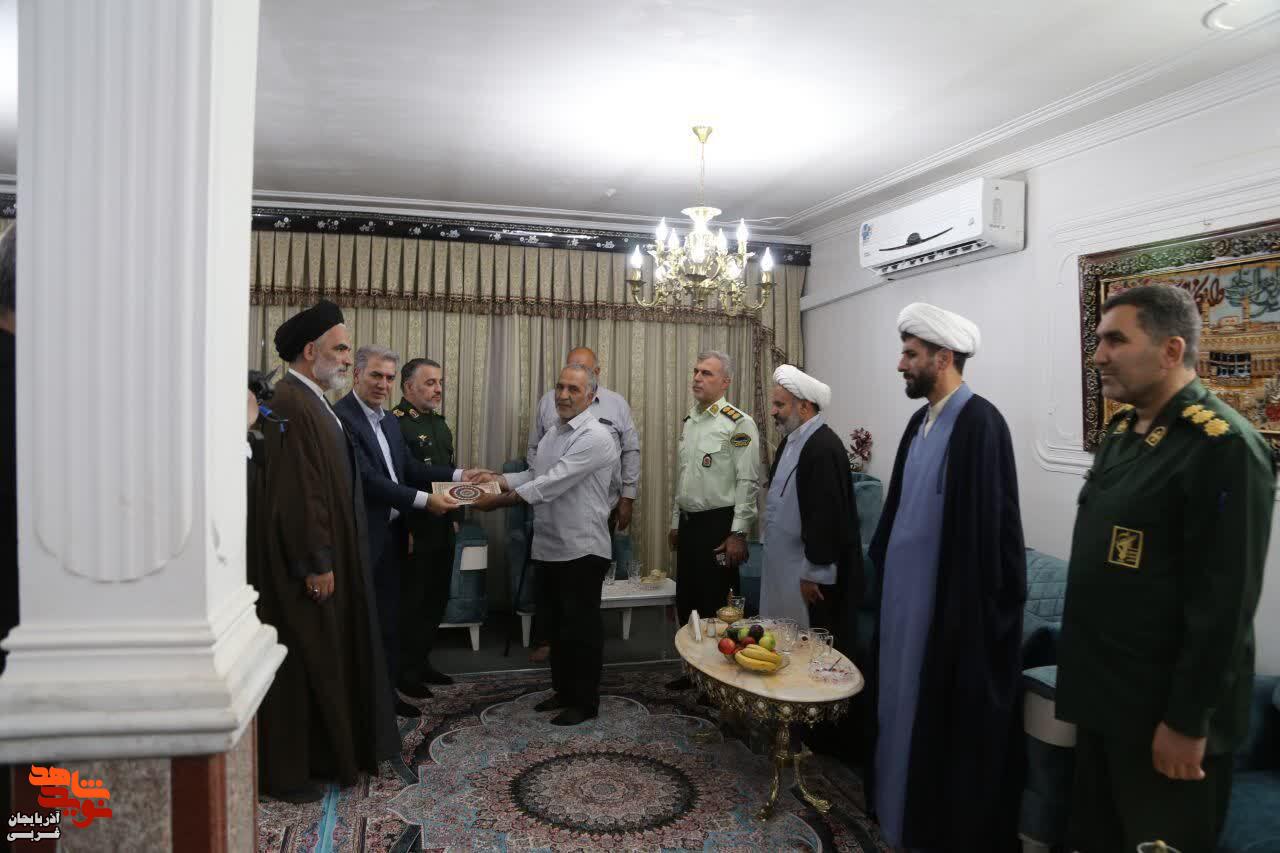 دیدار مسئولان شهر سلماس با خانواده شهدا