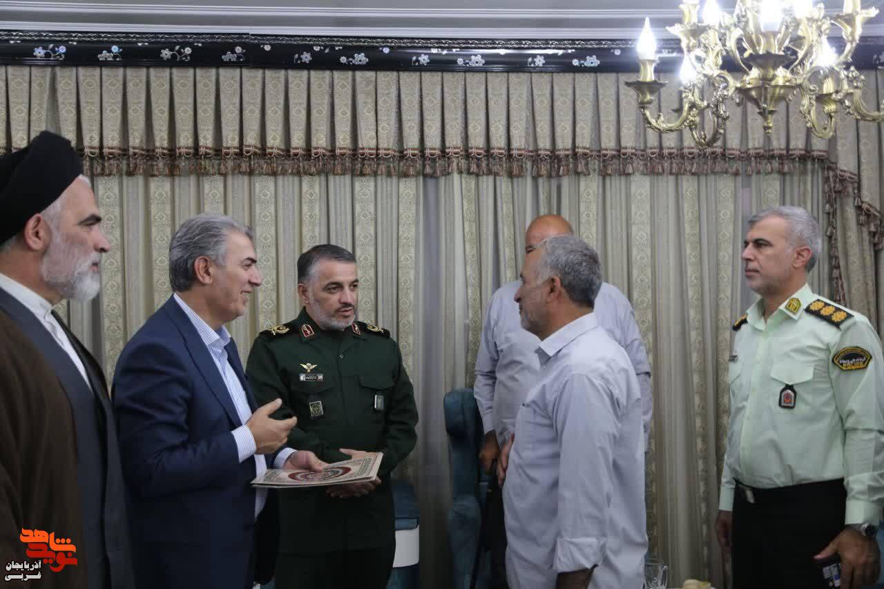 دیدار مسئولان شهر سلماس با خانواده شهدا