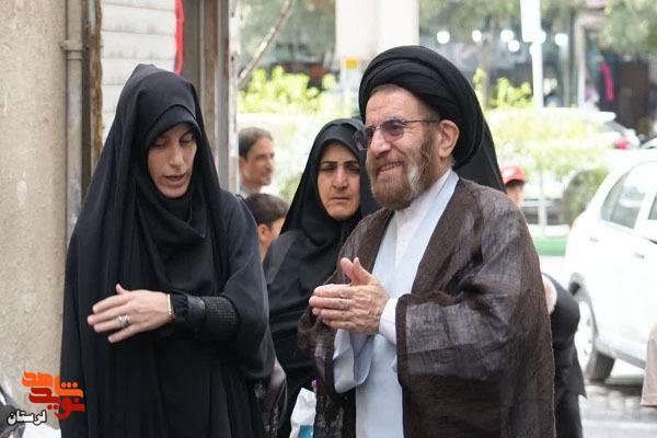 امام جمعه خرم‎‌آباد با خانواده شهدای دفاع مقدس ۱۲روزه لرستان در مشهد دیدار کرد