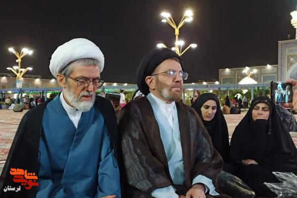 امام جمعه خرم‎‌آباد با خانواده شهدای دفاع مقدس ۱۲روزه لرستان در مشهد دیدار کرد