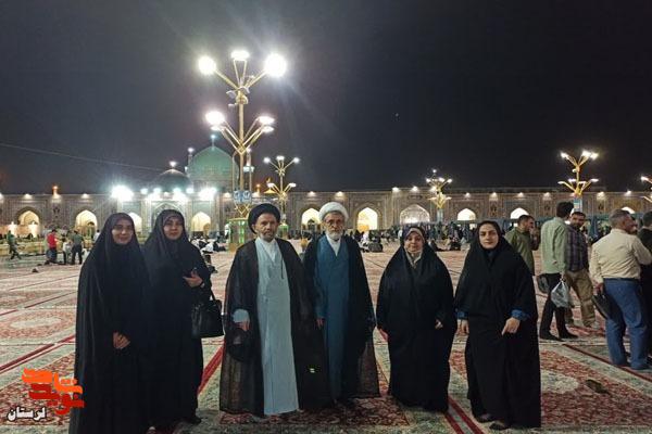 امام جمعه خرم‎‌آباد با خانواده شهدای دفاع مقدس ۱۲روزه لرستان در مشهد دیدار کرد