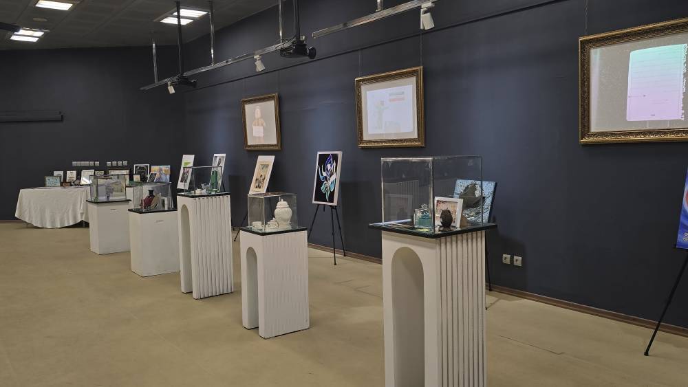 نمایشگاه آثار مردمی کمپین «دستمریزاد» در موزه ملی انقلاب اسلامی و دفاع مقدس برگزار میشود نمایشگاه آثار مردمی کمپین «دستمریزاد» در موزه ملی انقلاب اسلامی و دفاع مقدس برگزار میشود