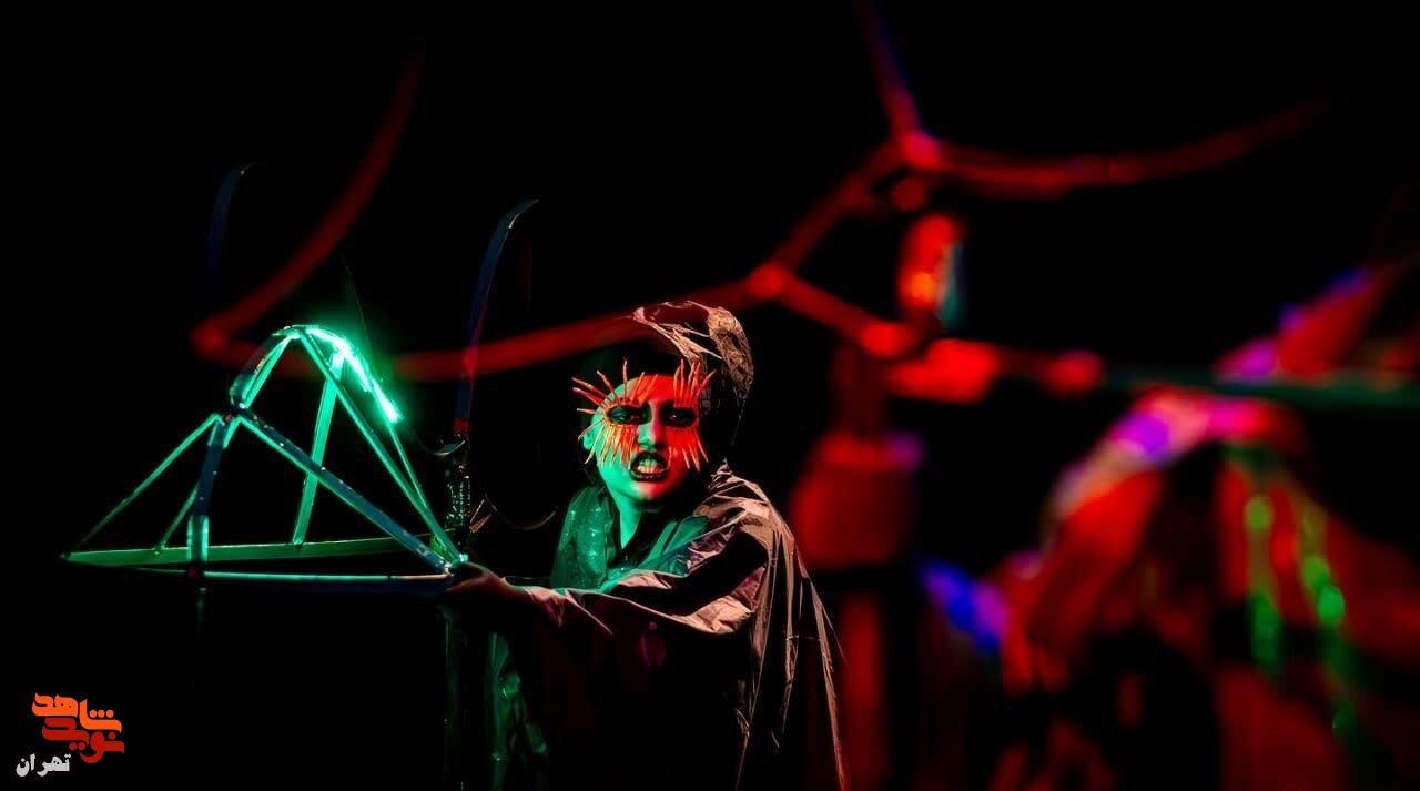 نمايش لجن خواره در تالار حافظ + عکس