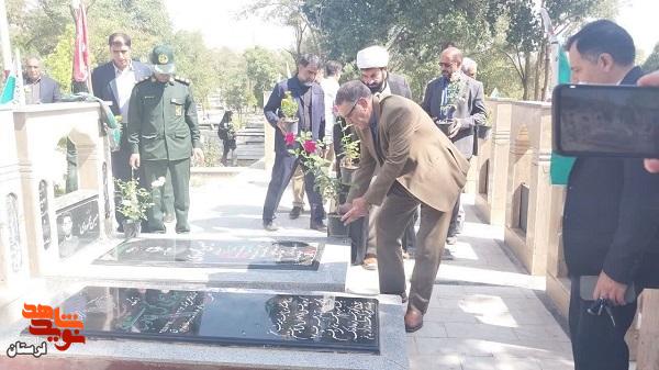 ادای احترام مسئولین دلفان به مقام شامخ شهدای دولت