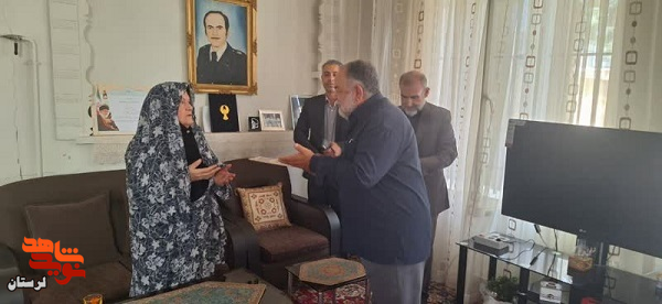 تجلیل از خانواده شهدای غریب و آزادگان متوفی بروجرد