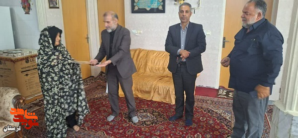 تجلیل از خانواده شهدای غریب و آزادگان متوفی بروجرد
