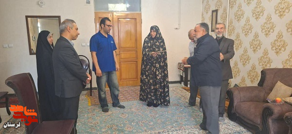 تجلیل از خانواده شهدای غریب و آزادگان متوفی بروجرد