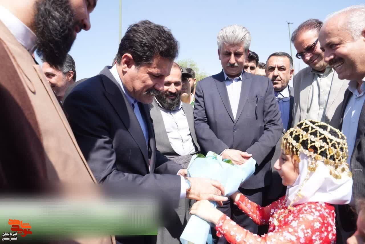 گلباران مزار شهدا توسط معاون رییس جمهور در مهاباد