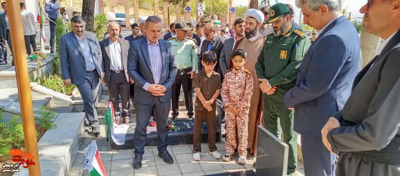 غبارروبی و گلباران مزار مطهر شهدا به مناسبت هفته مبارک دولت در مهاباد