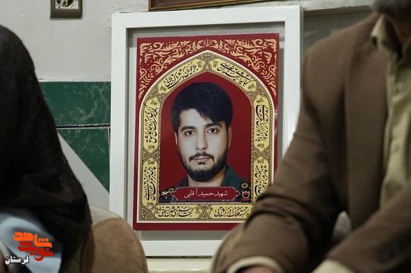 نماینده ولی‌فقیه در لرستان با خانواده شهید «آقایی» دیدار کرد